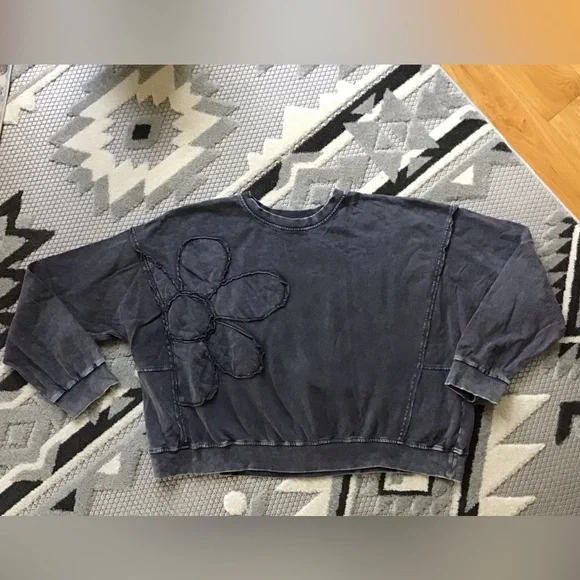 Easel Gray Long Sleeve Top with Floral Design - Picture 1 of 4